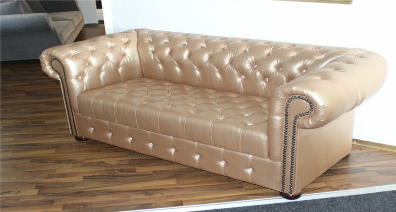 Chesterfield Gold mit Kristallsteinen Sofa Couch Polster Garnitur Luxus