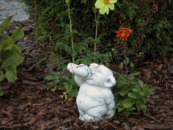 Poroschenko der Trinker Figur Statue Alkoholiker Skulptur Garten Säufer