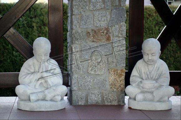 Buddha Skulptur in Steinoptik. Große Skulptur für Garten und Wohnbereich