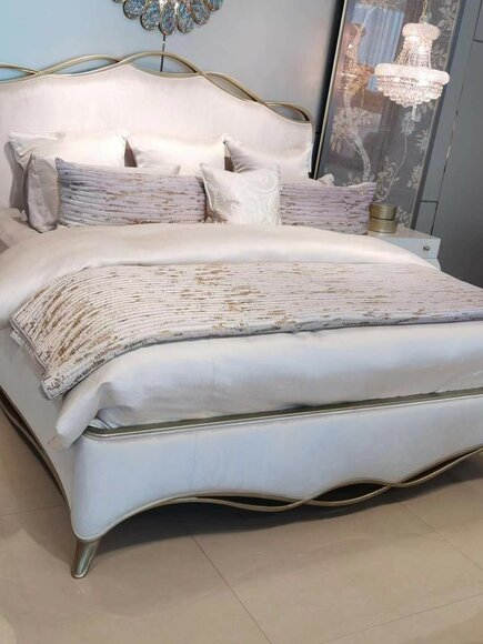 Klassisch Holz Bett Ehe Doppelbett Betten Design Polster Schlafzimmer 180x200cm