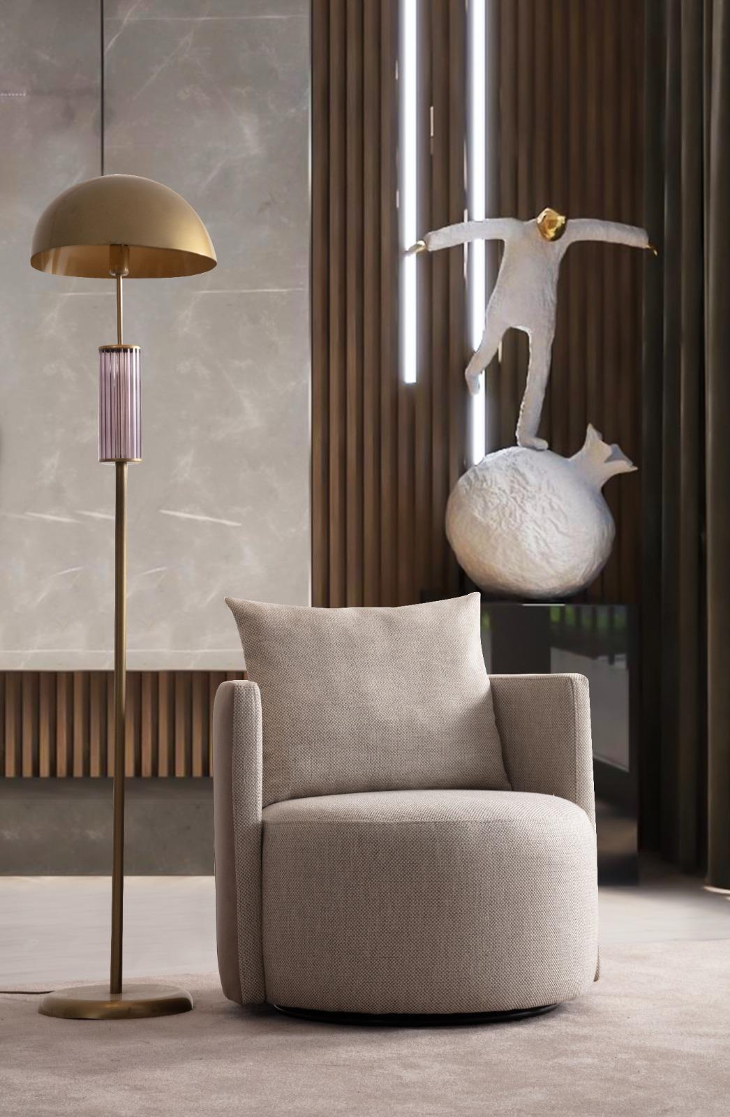 Eleganter Holzsessel in Beige für ein luxuriöses Wohnzimmerambiente