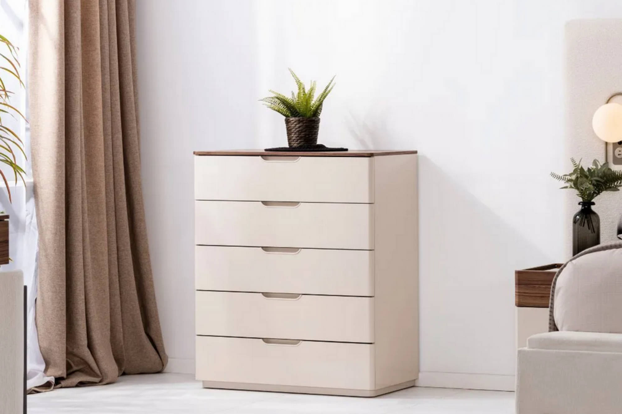 Stilvolle Beige Kommode Holz Schlafzimmer Möbel 5 Schubladen Designer