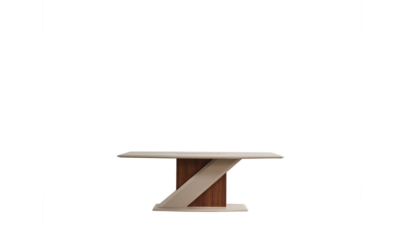 Schicker bequemer Esstisch im Esszimmer in beige Farbe aus Qualitätsholz