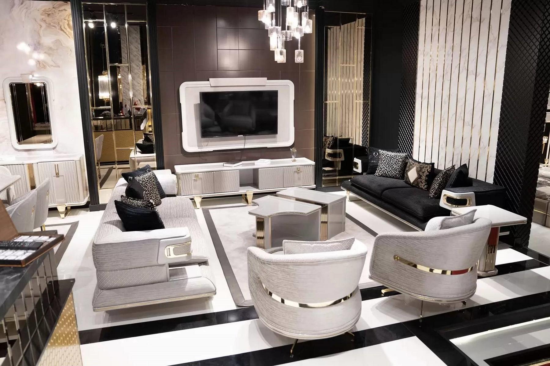 Elegantes weißes Sofa-Set aus Stoff mit Holzdetails für modernes