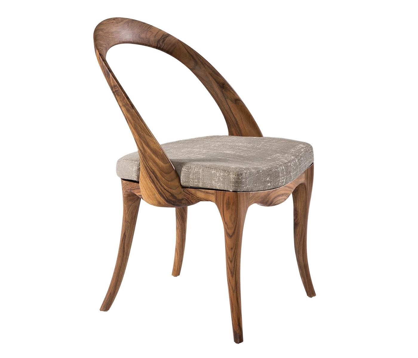 Brauner Holzstuhl modern elegant für Esszimmer und Wohnzimmer