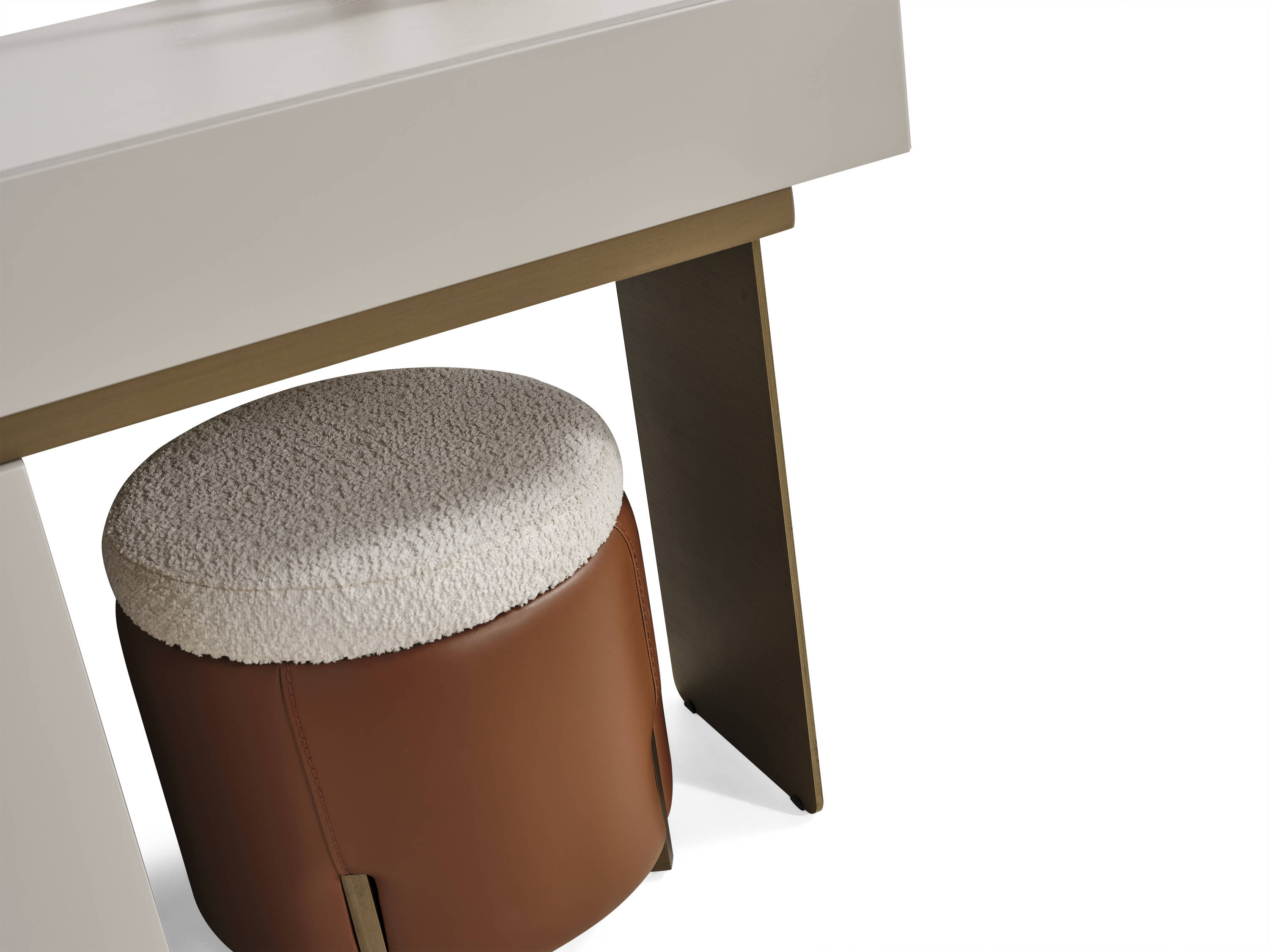 Beiger Holz Hocker im eleganten Design für Wohnzimmer und Schlafzimmer