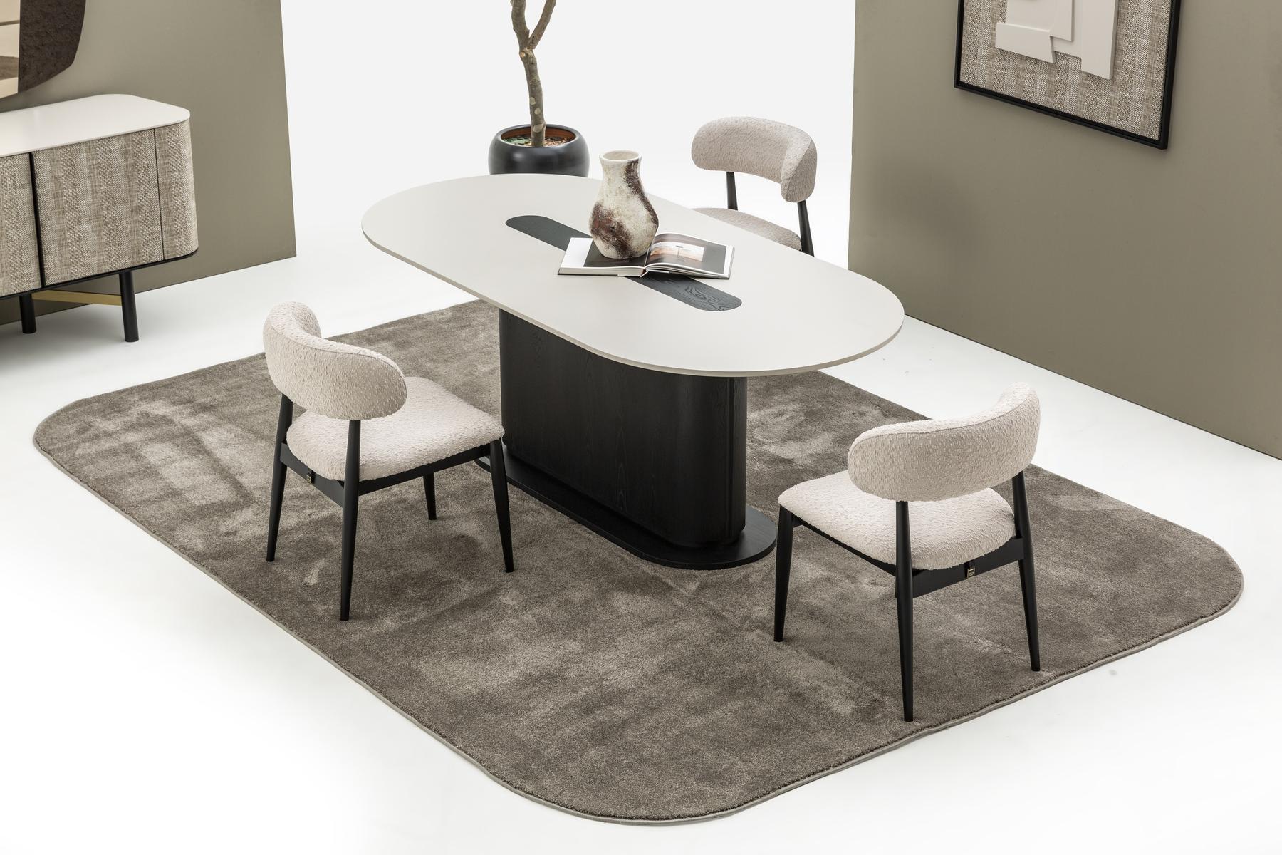 Elegantes Esszimmer Set aus Holz in Beige mit modernem Design