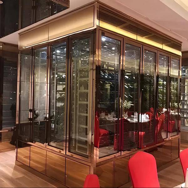 Eleganter Weinschrank aus Edelstahl in Gold modern Luxusdesign