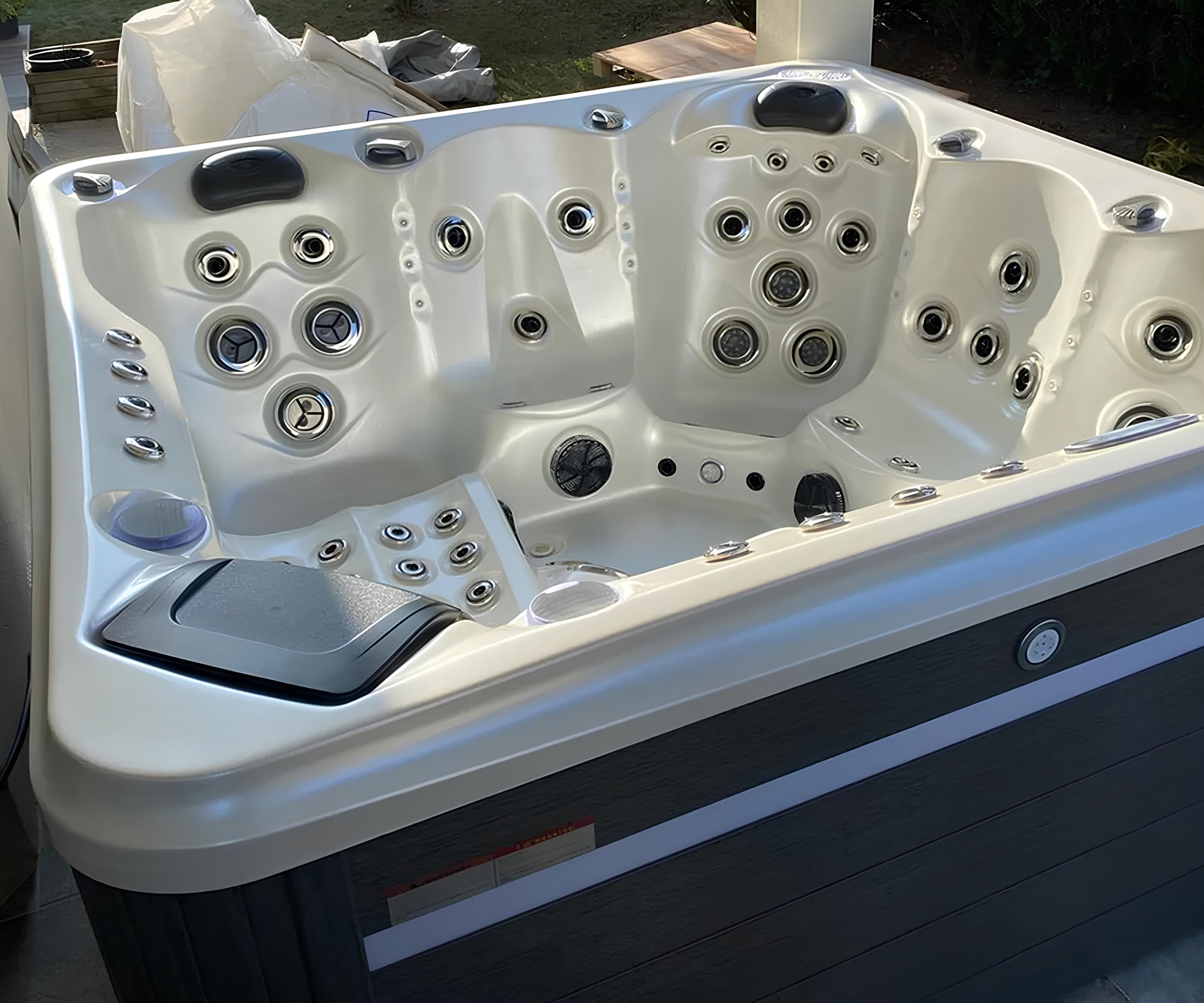 Freistehender Outdoor-Whirlpool Massagebad Außenwhirlpool Whirlwanne 200x200 cm