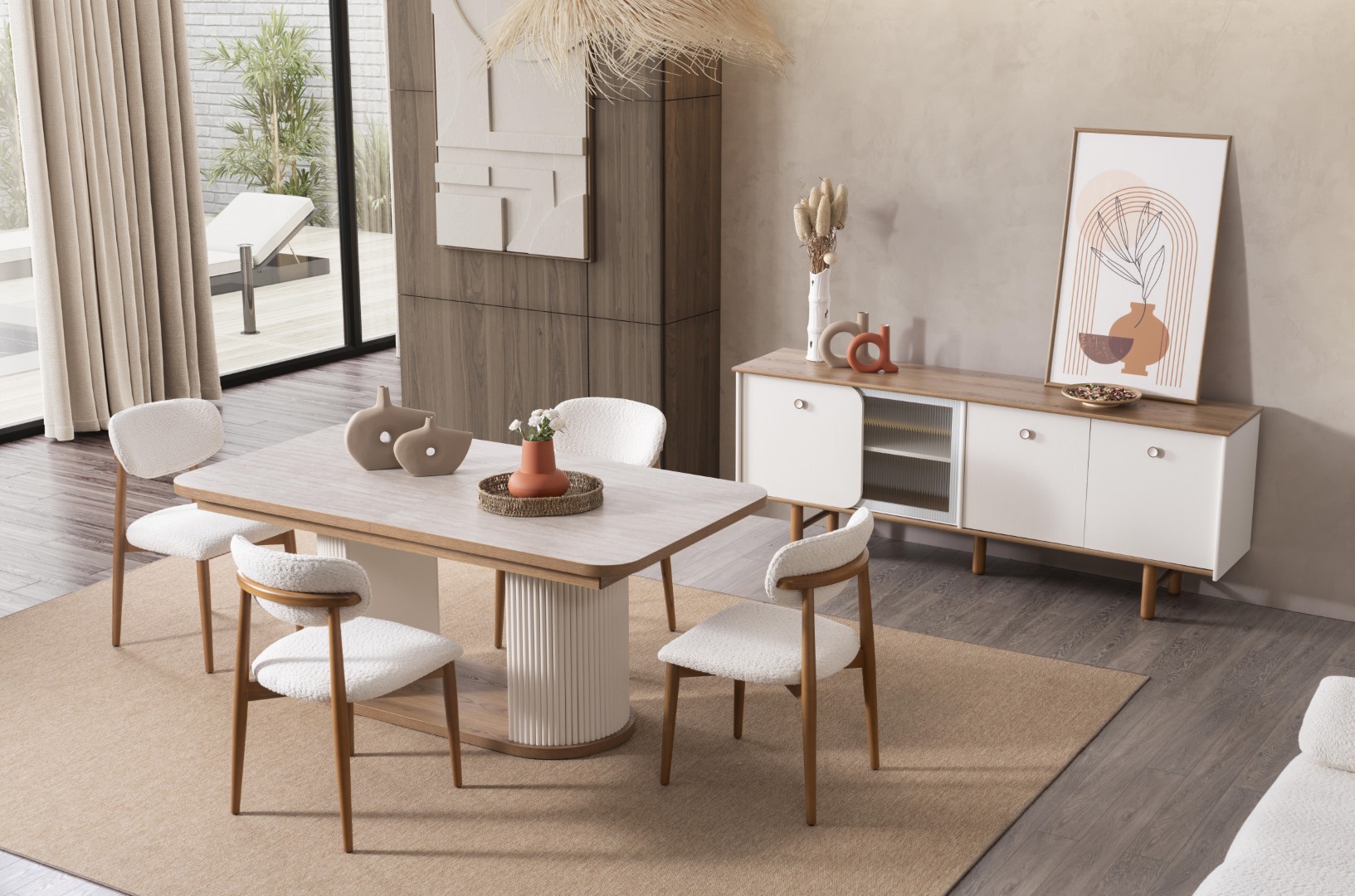 Geräumiges Esszimmer für gemütliche Familienabende