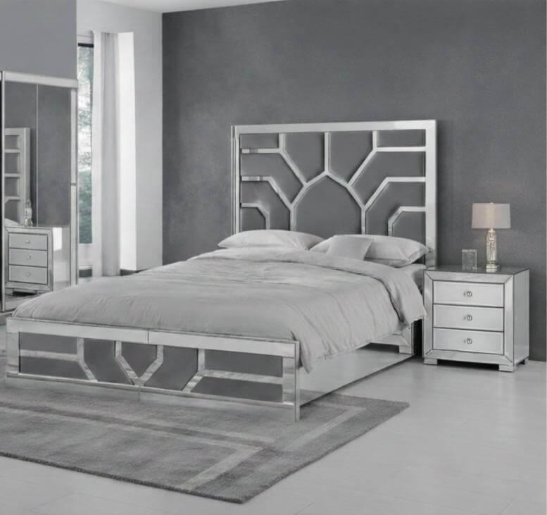 Stilvolles Schlafzimmer-Set mit Bett und geräumigem Kleiderschrank