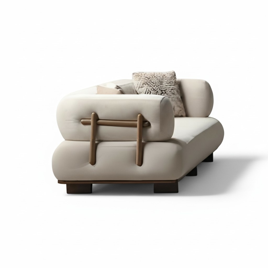 Formschöner Vier-sitzer Sofa mit weichem Stoff und eleganter Form