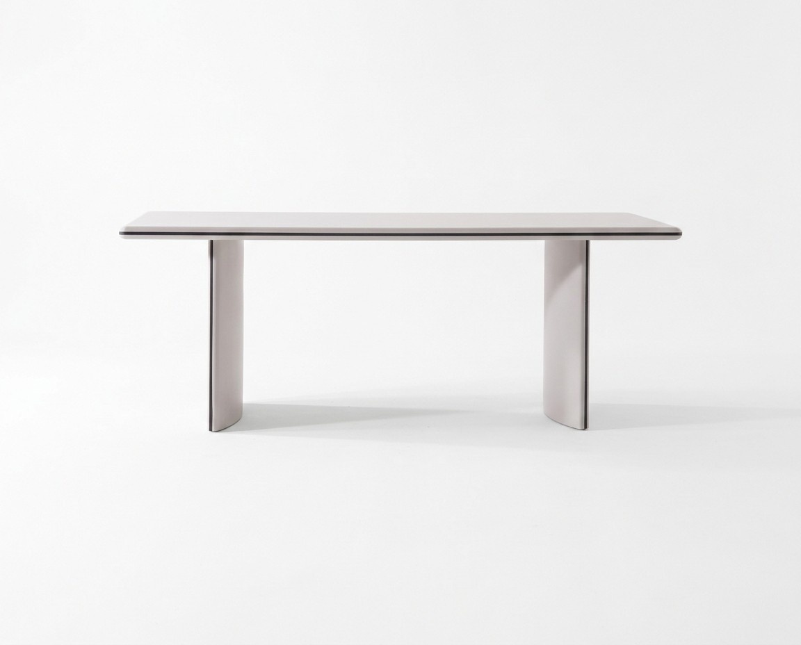 Moderner Esstisch aus Holz in Beige