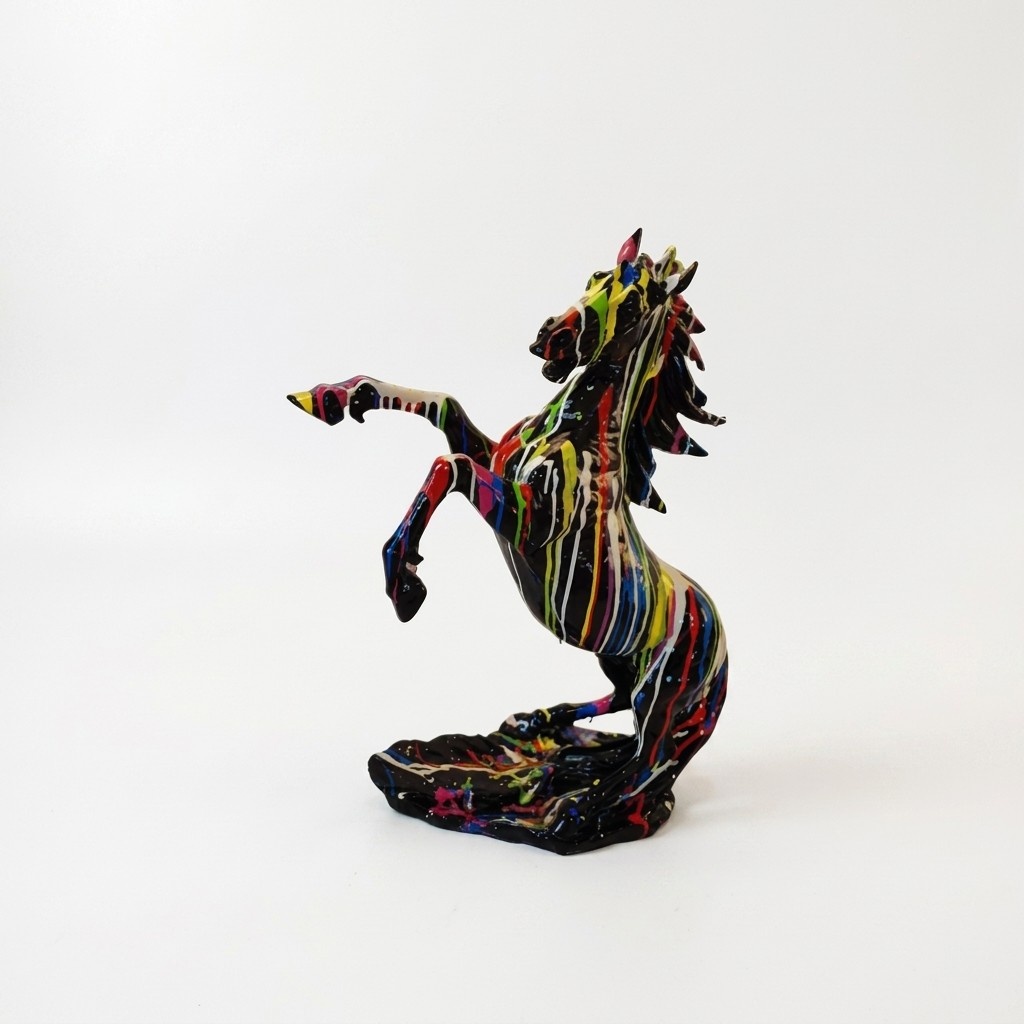 Skulptur Pferde aus Kunststoff auf einem Ständer Pferd Skulpturen Statuen