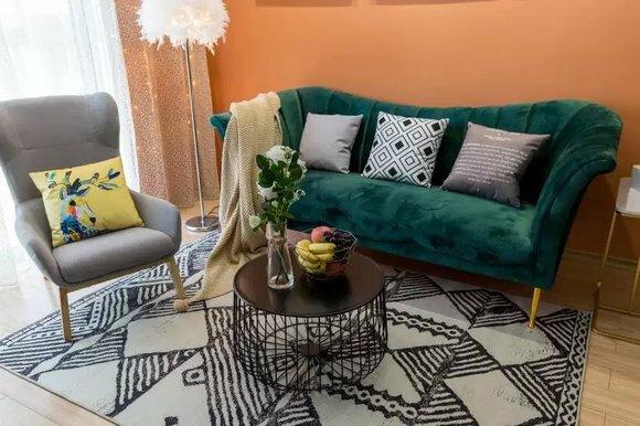 Dreisitzer Couch Polster Design Sofa 3er Sitz Sofas Grün Chesterfield Stoff Neu