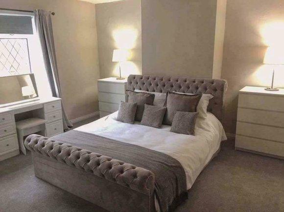 Chesterfield Hotel Doppel Leder Bett Schlafzimmer Polster Luxus Betten 200x200cm