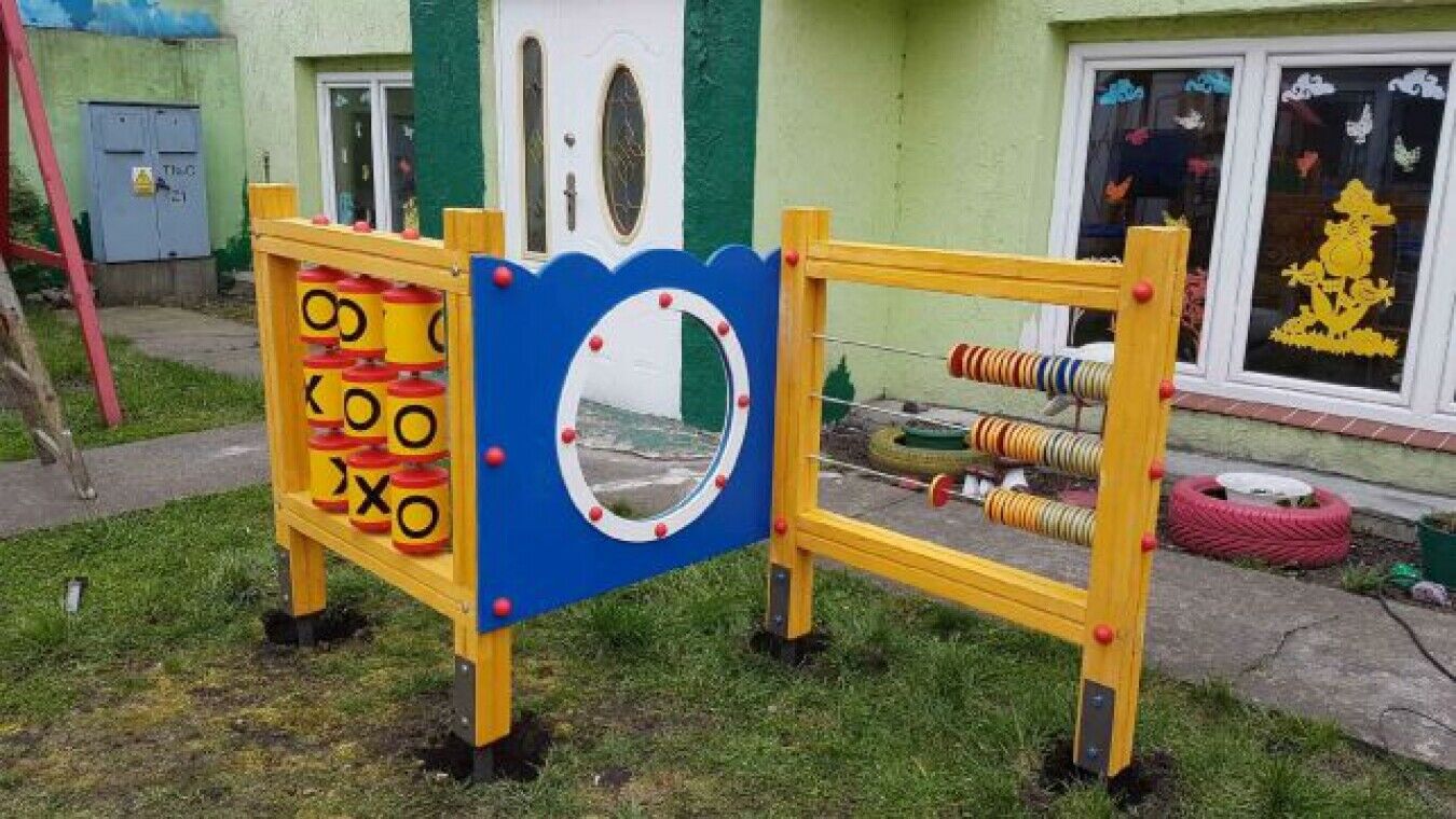 Pädagogische Arcade Tafel Nullen und Kreuze Abakus Bullauge Spielplatz Kinder