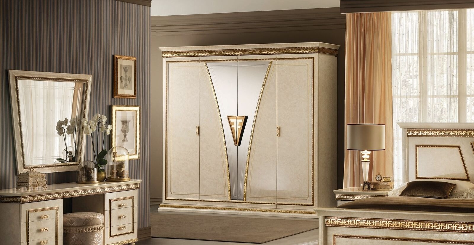 Klassischer Antik Stil Kleiderschrank Schrank Holz Garderobe Schränke Barock Neu