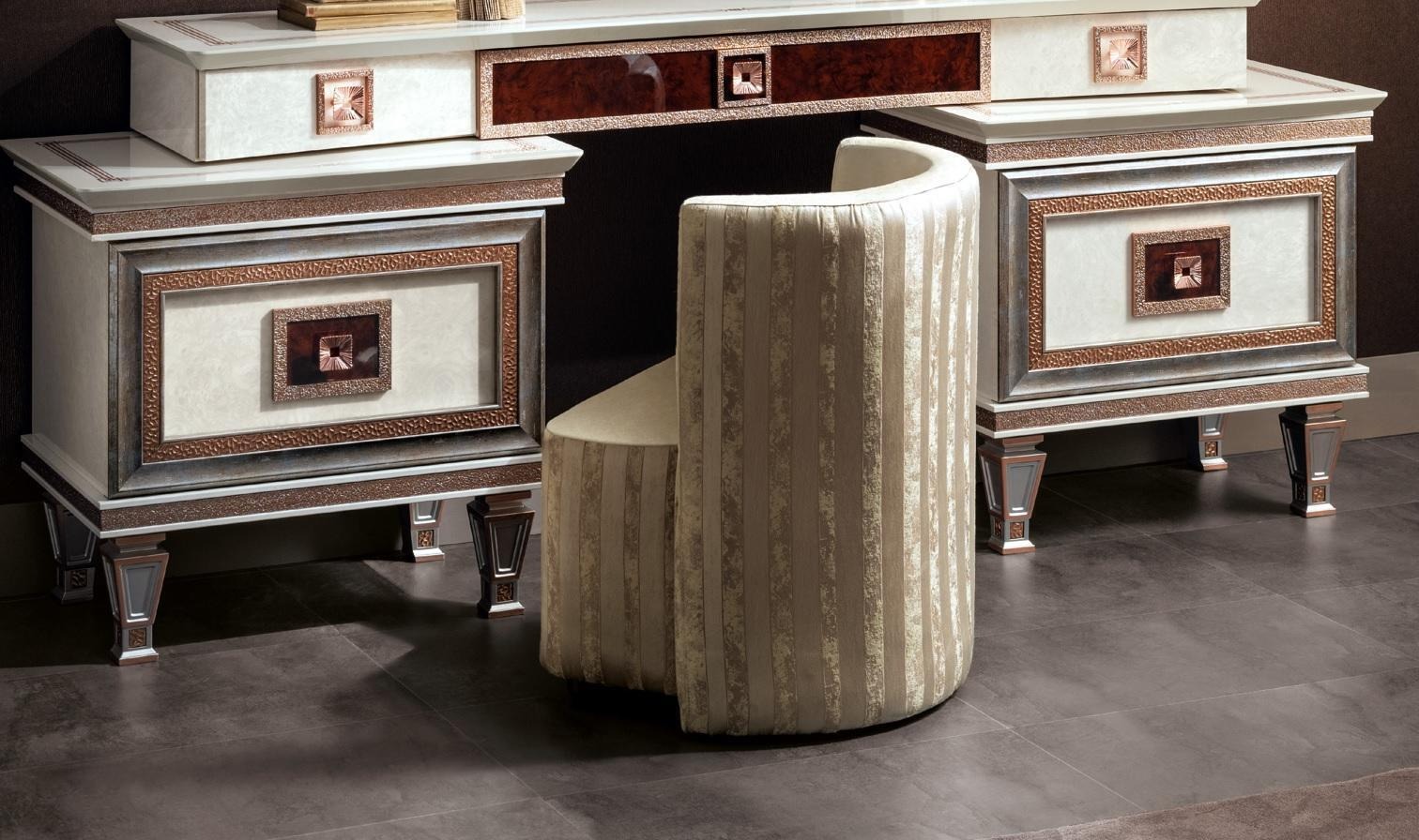 Hocker Design Polster Fußhocker Ottomane Sitz Textil Chaise Lounge Pufa Sessel