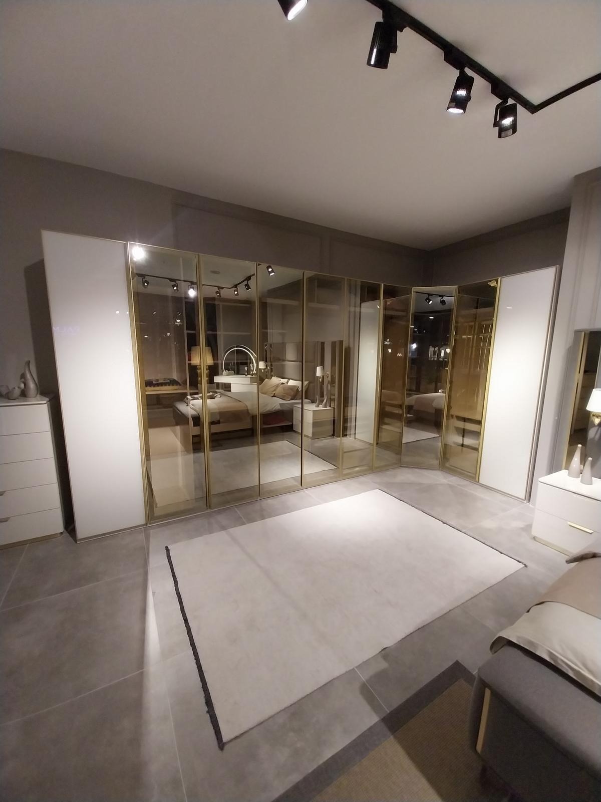 Kleiderschrank Holzschrank Schrank Schlafzimmer Luxus Schränke JV Möbel Neu