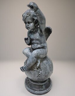 Engel Figur auf Globus Skulptur Statur Figuren Skulpturen Statuen Sofort
