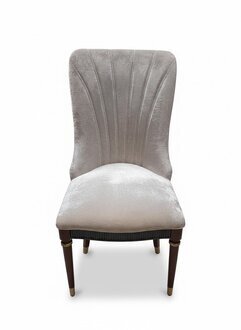 Designer Samtstuhl mit weicher Polsterung – ideal für Esszimmer Sofort