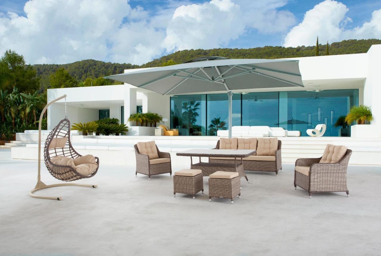 Modern Set für Ihren Garten Besteht aus Sessel Hocker und Beistelltisch
