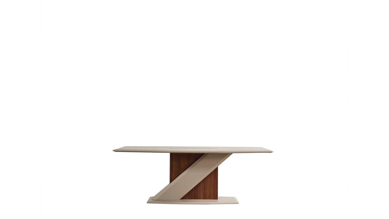 Schicker bequemer Esstisch im Esszimmer in beige Farbe aus Qualitätsholz