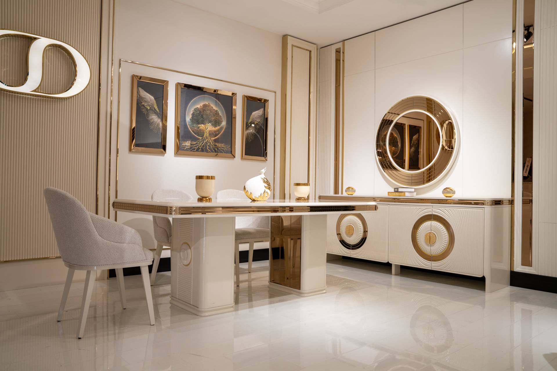 Elegantes Esszimmer Set in Beige mit Holz Tisch und Stühlen