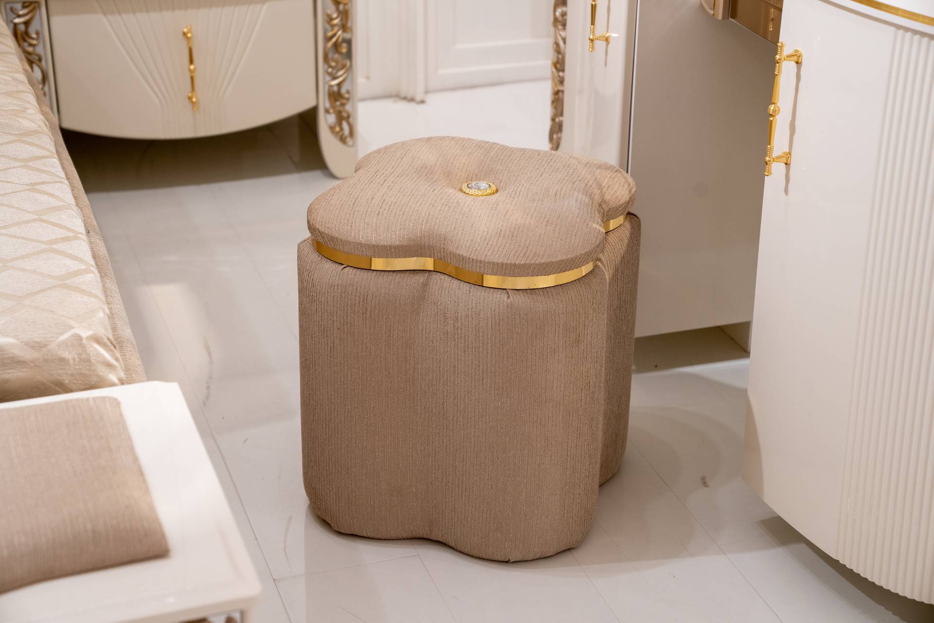 Beiger Holz-Textil Pouf modern Elegant Sitz- und Fußhocker