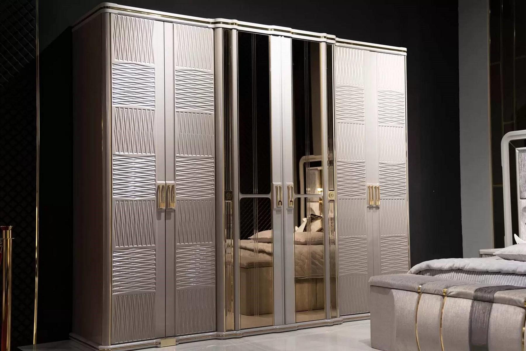 Beiger Holz Kleiderschrank im eleganten modernen Stil