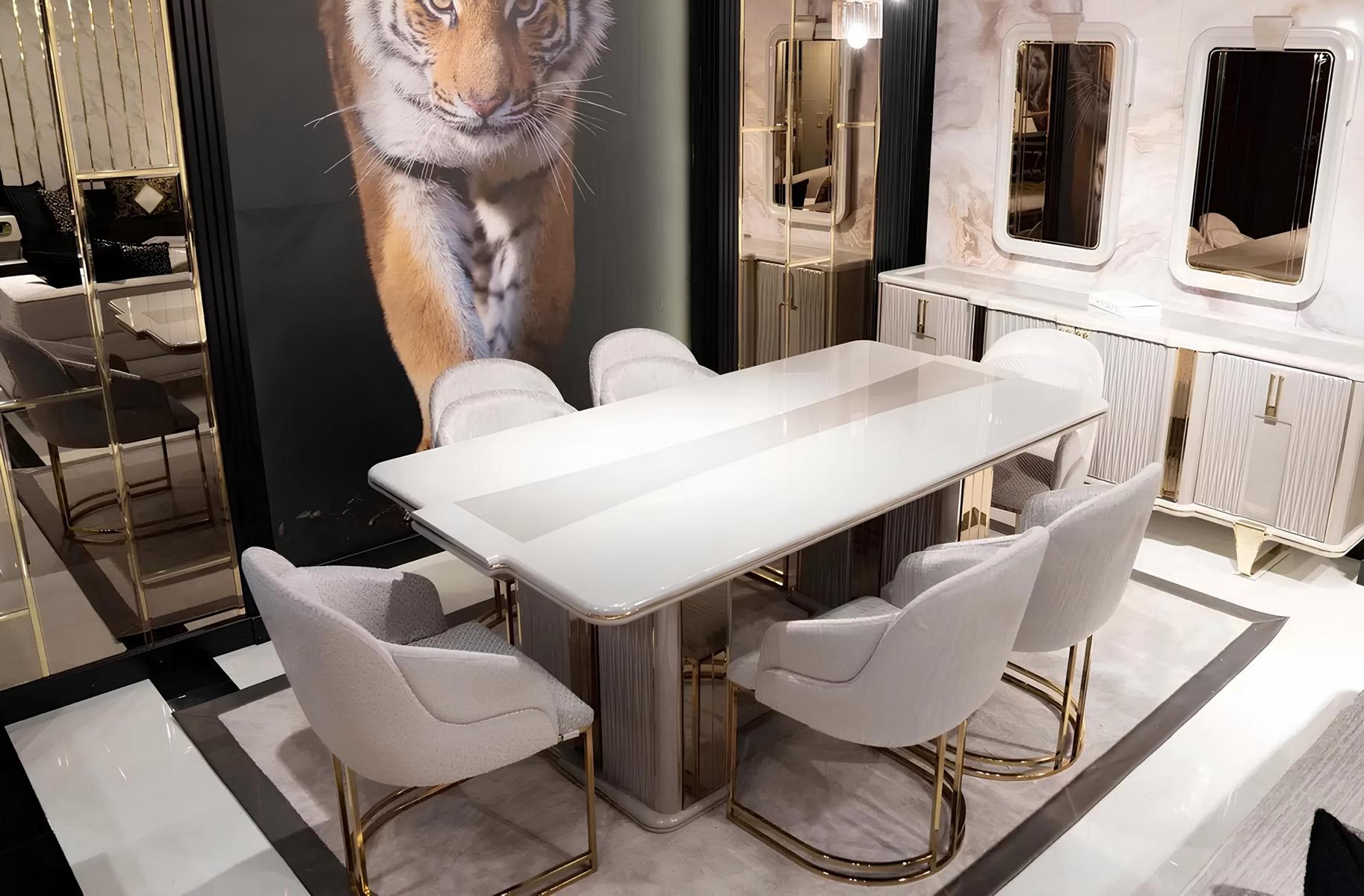 Elegantes weißes Esszimmer-Set mit Esstisch, Stühlen und Sideboard