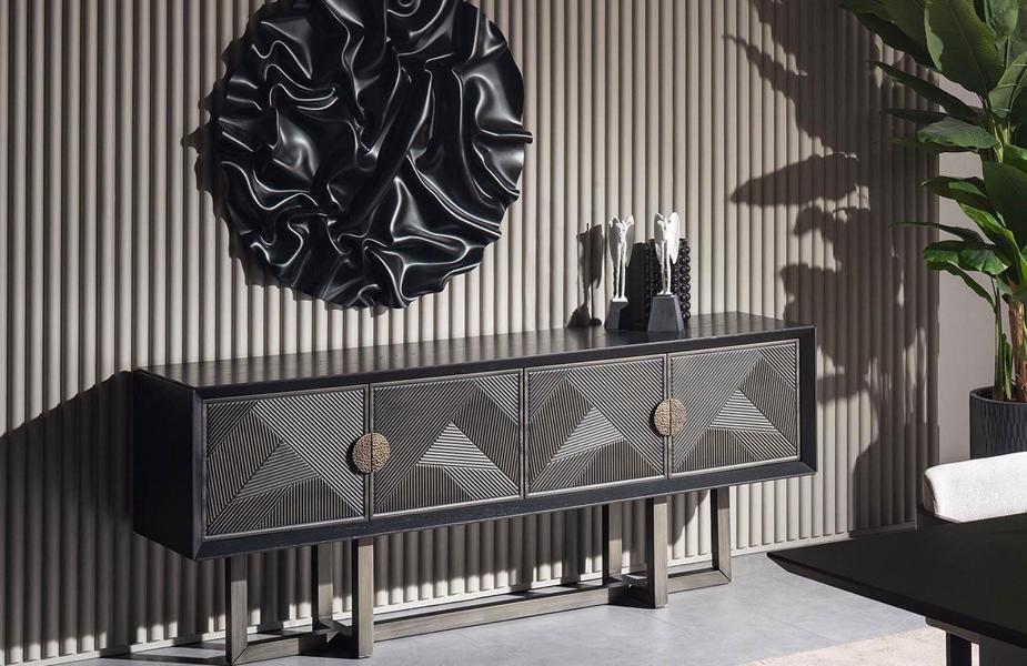 Braune Konsole aus Holz im modernen Design