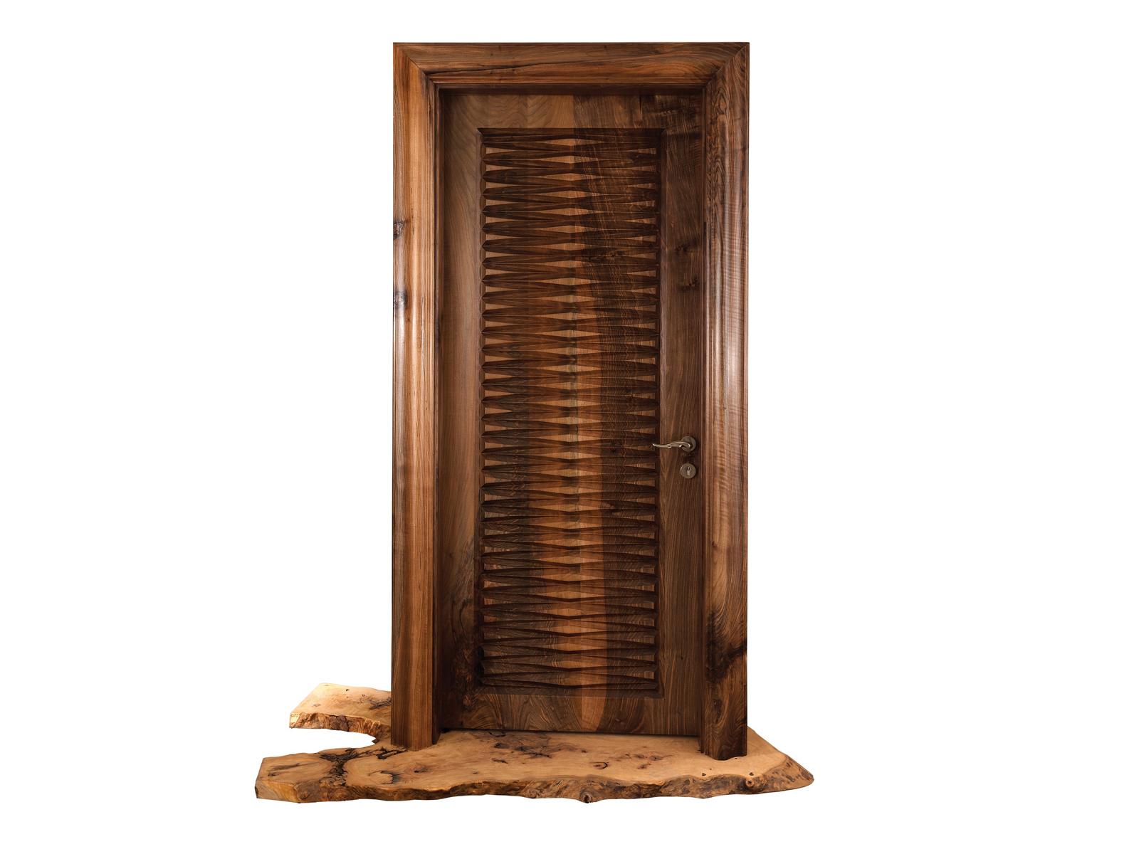 Braune Holztür modern elegant langlebig für Wohn- und Geschäftsräume