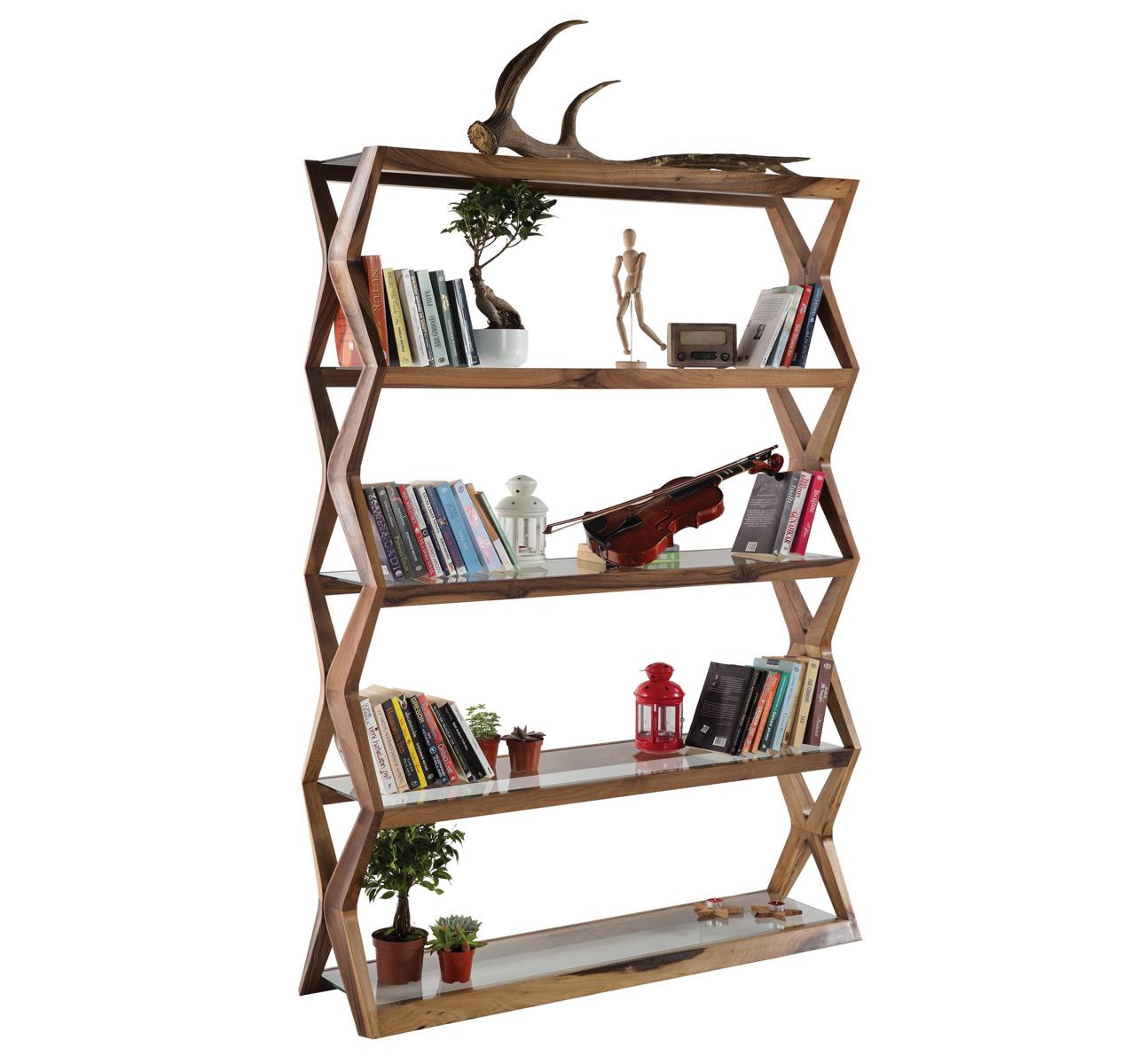 Elegantes braunes Holzregal für moderne Verkaufsräume