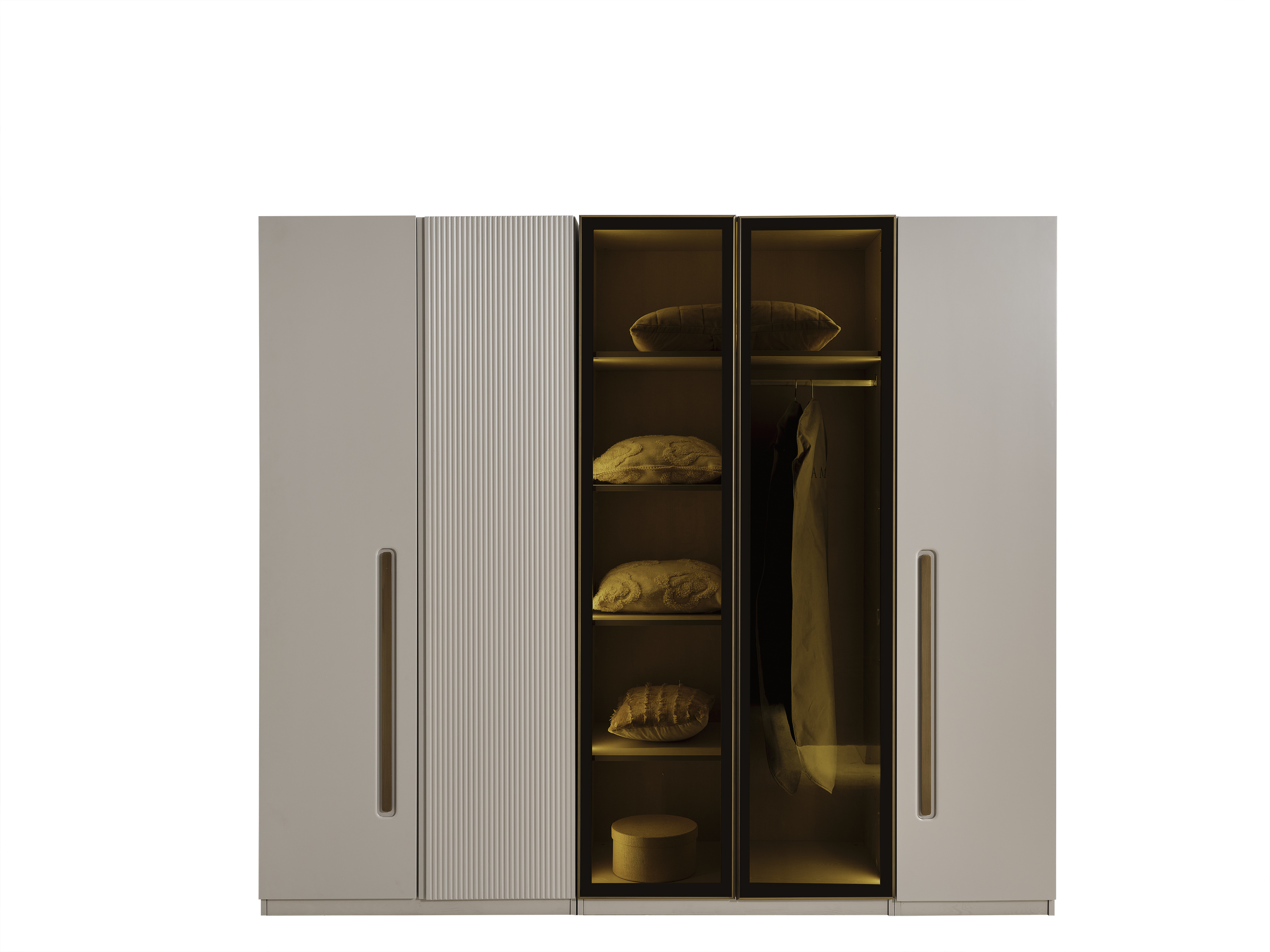 Eleganter weißer Kleiderschrank aus Holz im klassischen Stil