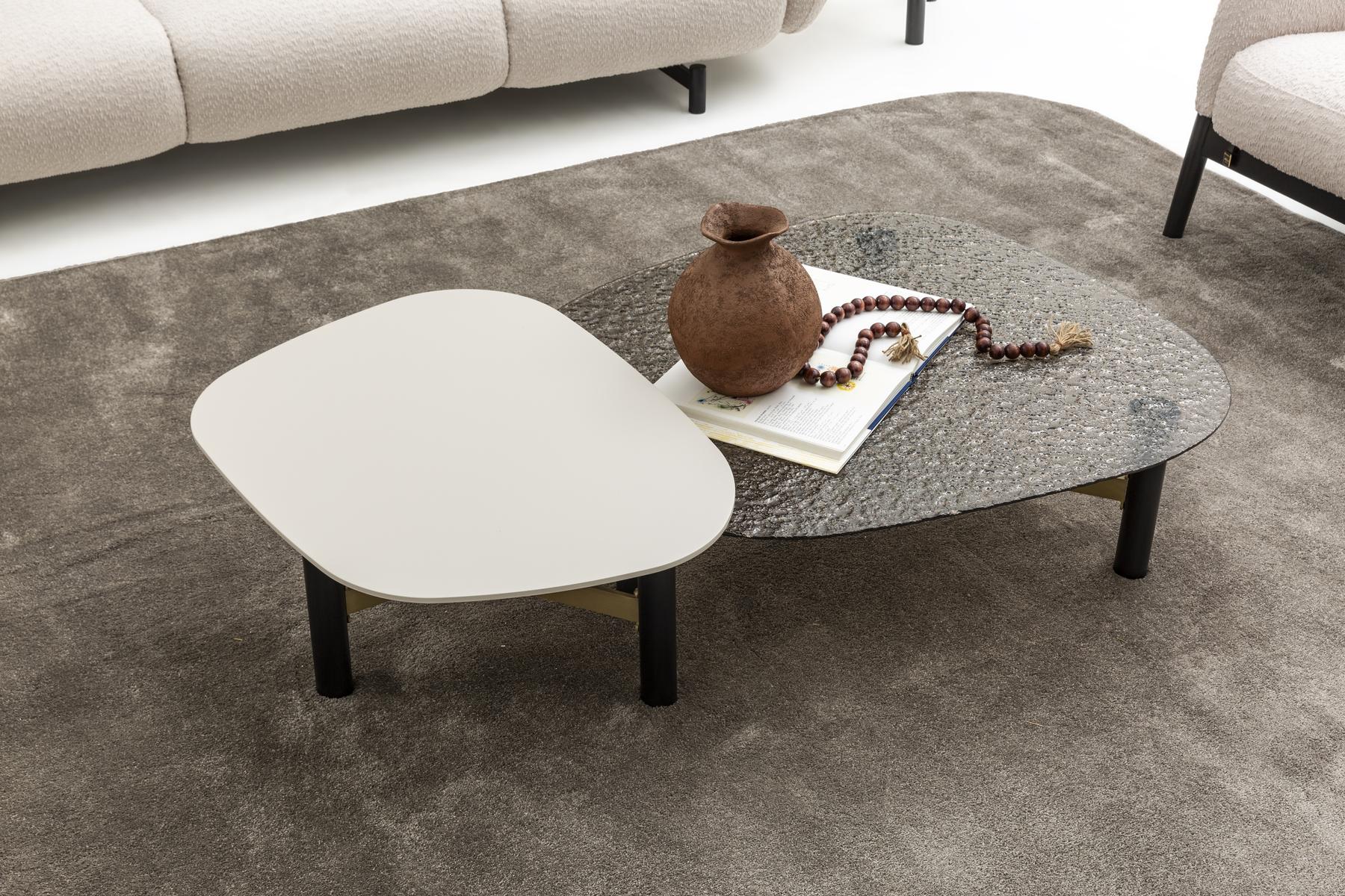 Set aus 2 Couchtischen aus Holz und Glas in Braun für modernes