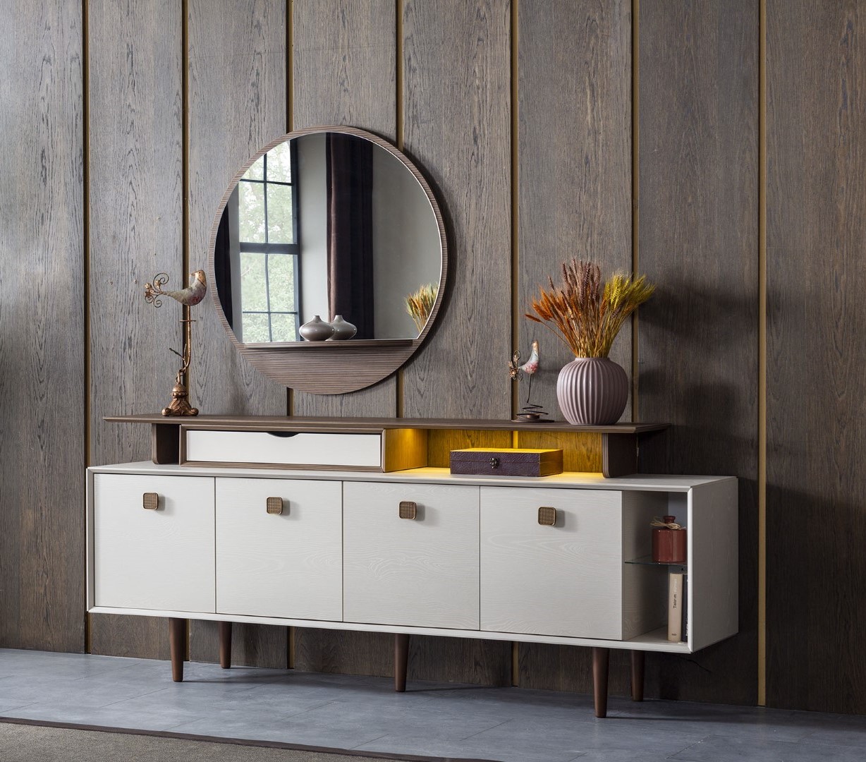 Konsole mit Spiegel Schönheit und Geometrie der Formen