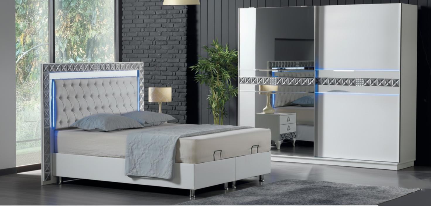 Schlafzimmer-Set mit Bett und geräumigem Kleiderschrank