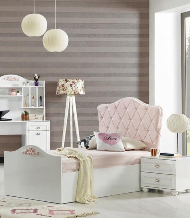 Stilvolles Schlafzimmer-Set mit Bett und Nachttisch