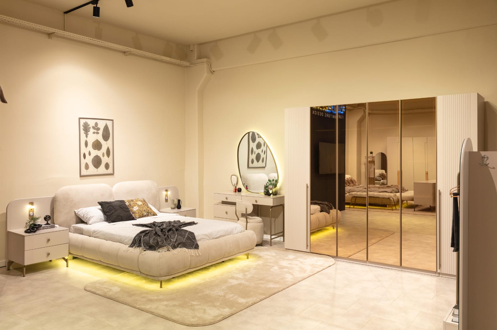 Schlafzimmer Set Bettanlage Kleiderschrank Schminkplatz Modern Hell