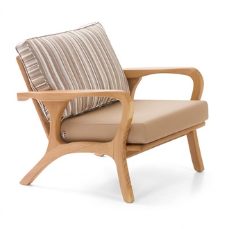 Beiger Stoff- und Holzsessel im modernen Design