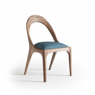 Brauner Holzstuhl im eleganten Design für Esszimmer und Büro