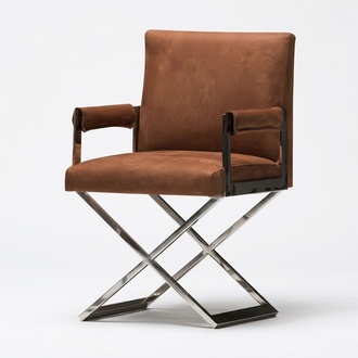 Brauner moderner Metallstuhl mit Komfort und eleganter Verarbeitung