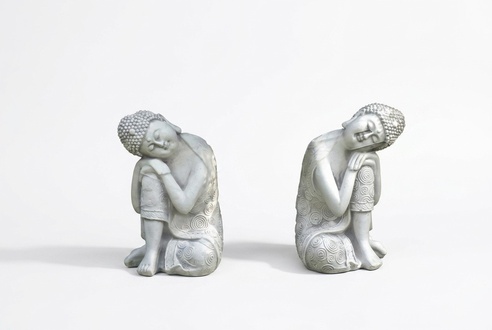 Buddha Skulptur in Steinoptik. Große Skulptur für Garten und Wohnbereich