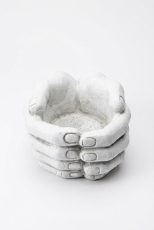 Design Blumentopf Top Planz Kübel Gefäß Töpfe Figur Hände Skulptur Neu