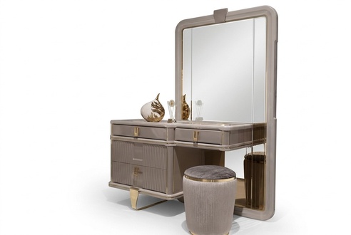 Eleganter Beiger Schminktisch aus Holz mit Spiegel und Hocker