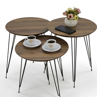 Set von drei runden Beistelltischen mit Holzplatte und schwarzen Metallbeinen
