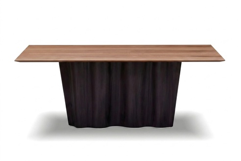 Eleganter brauner Esstisch aus Holz für stilvollen Essbereich