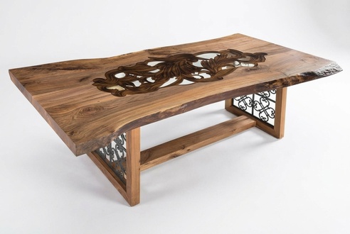 Eleganter brauner Holztisch für Wohnzimmer modern und stilvoll